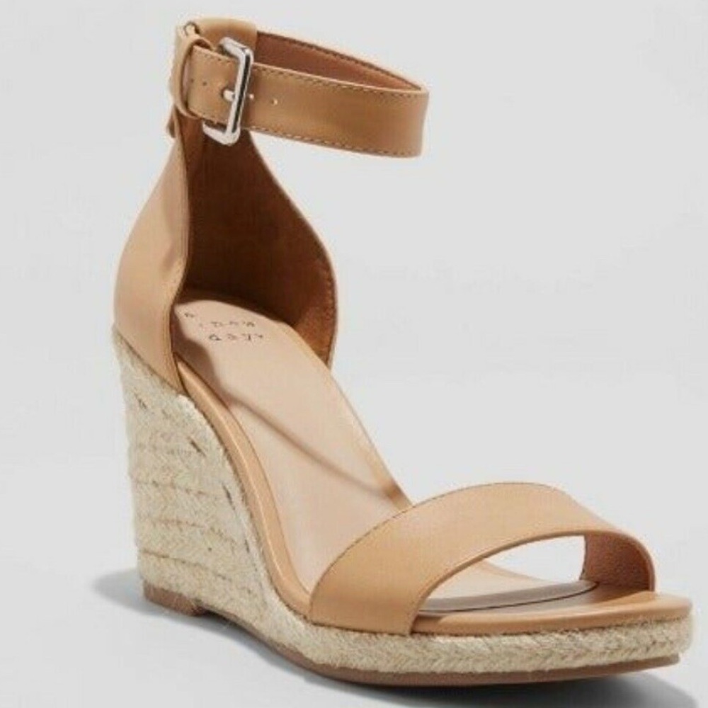 A new Lola tan espadrille heels